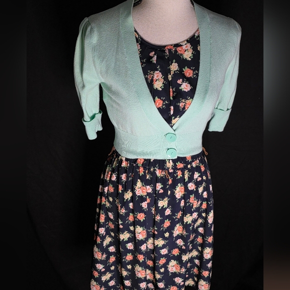 Floral Spring Dress with Mint Cardigan (Size: M) - Picture 4 of 13